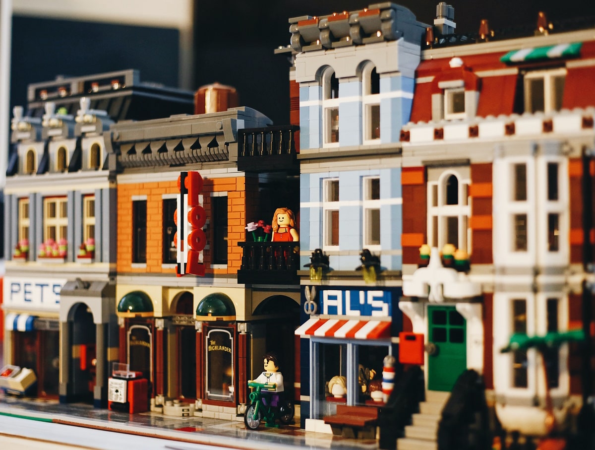 Lego - unsplash