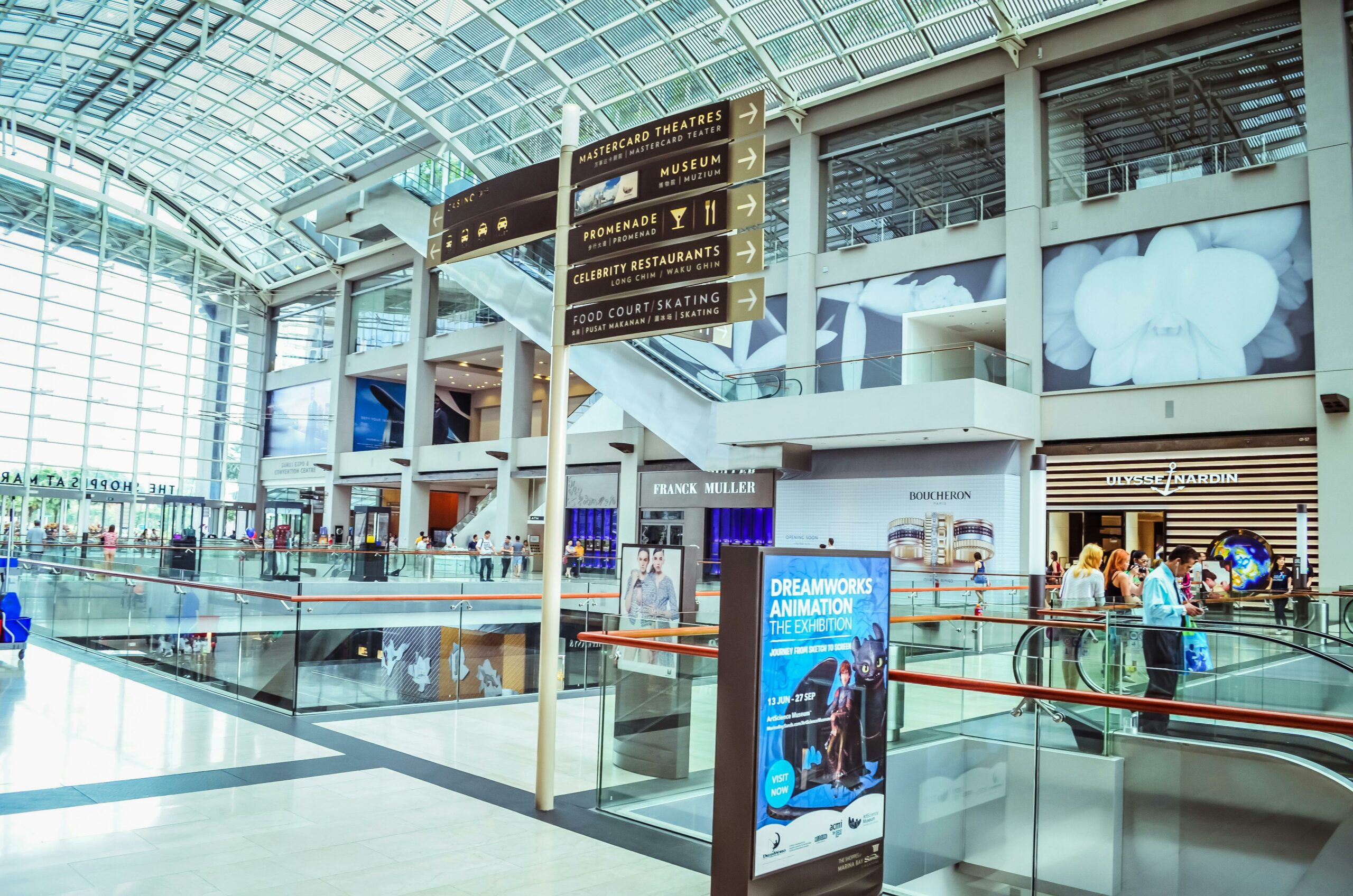 Shopping center signs - pexels-adrian-agawin